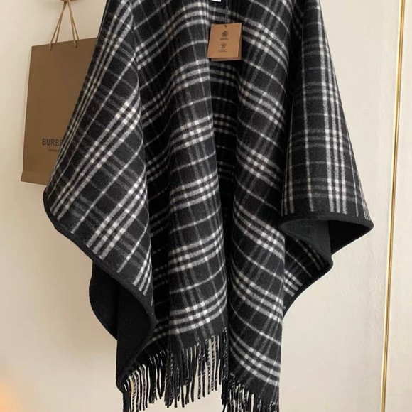 Burberry Black and Gray Plaid Cape - Picture 2 of 8